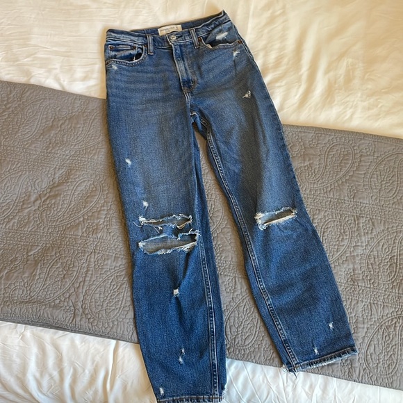 Abercrombie & Fitch Destroyed High Rise Mom Jeans, size 26/2R - Picture 2 of 4